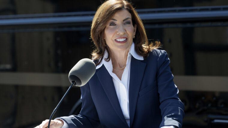 نیویارک کو کئی برسوں سے شدید موسم سرما کے طوفان کا سامنا ہے: گورنر کیتھی