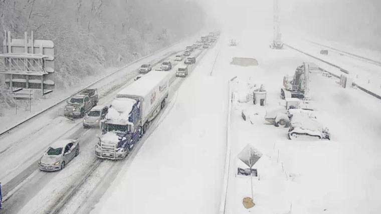 امریکا میں سردی کی شدت سے 7 ہلاکتیں ریکارڈ، 24 ریاستوں میں ایمرجنسی نافذ