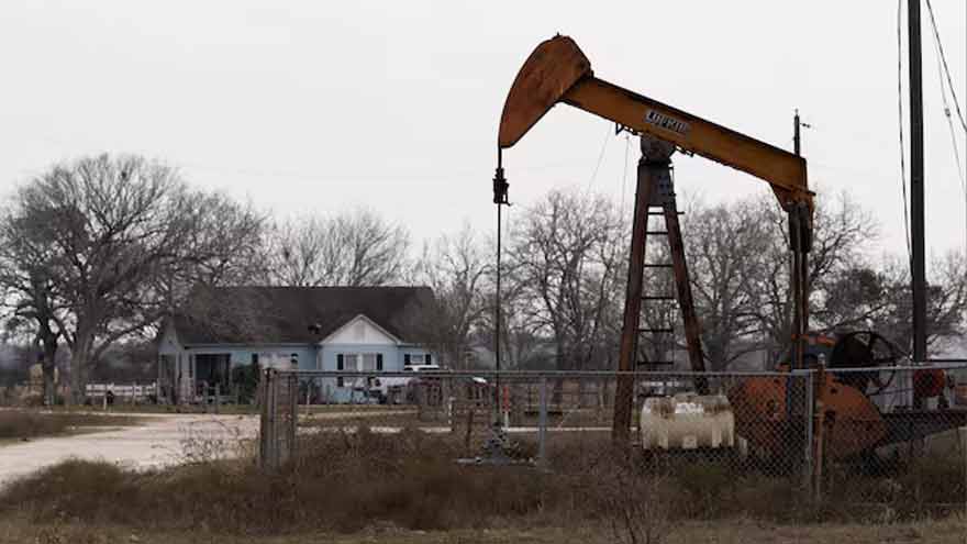Oil little changed as supply concerns temper US winter output disruptions