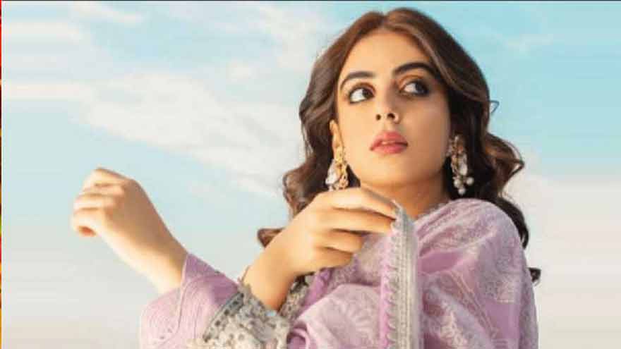 Yashma Gill's dance video with friends goes viral on social media 