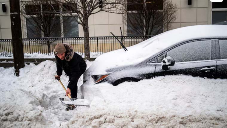 امریکا میں برفانی طوفان سے نظام زندگی منجمد، دفاتر اور سکول بند، 30 افراد ہلاک