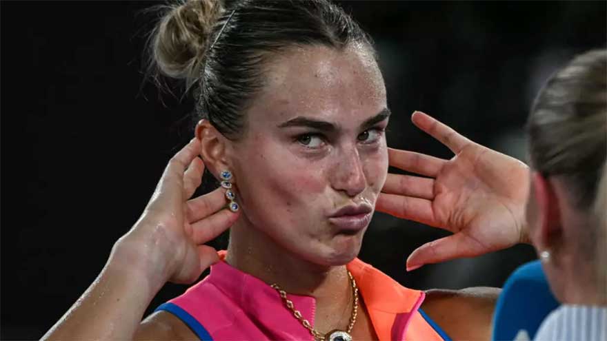 Sabalenka powers into semi-finals as Melbourne braces for 45C