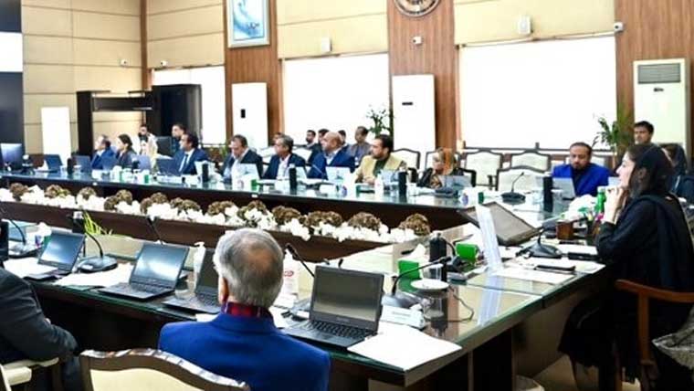 پنجاب کے سکولوں میں اے آئی استعمال لازمی قرار، پہلی بار وزرا کی بھی ٹریننگ