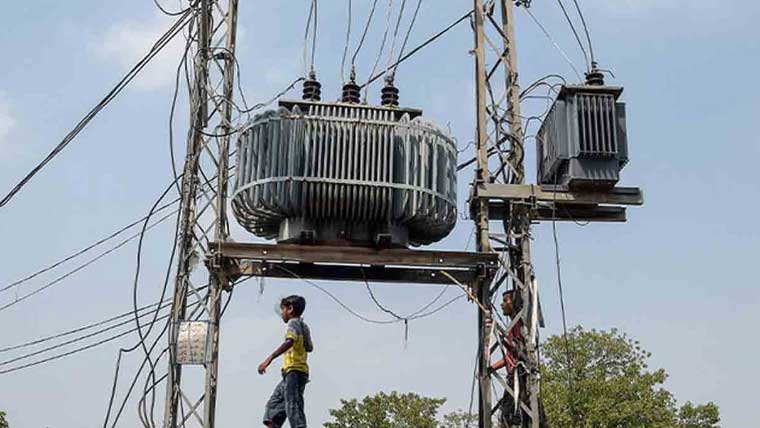 مریدکے میں بجلی کے ٹرانسفارمر چوری کرتے دو افراد بلاک