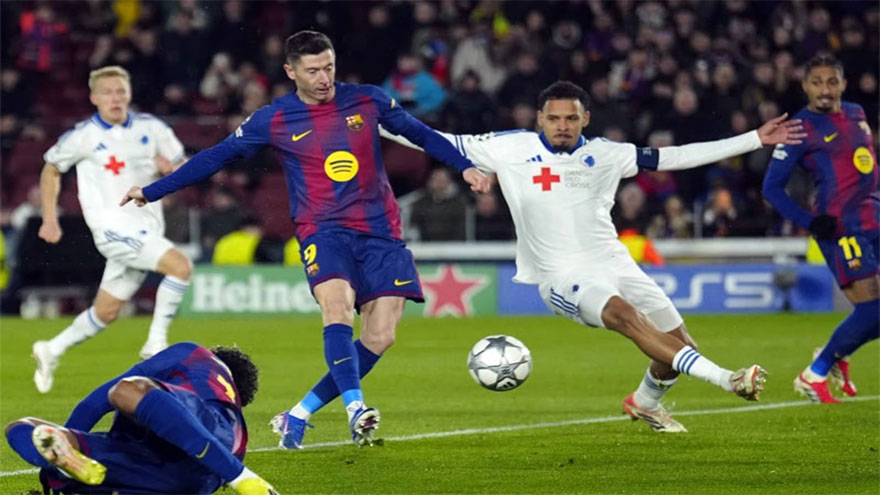 Barcelona rout Copenhagen to reach Champions League last 16