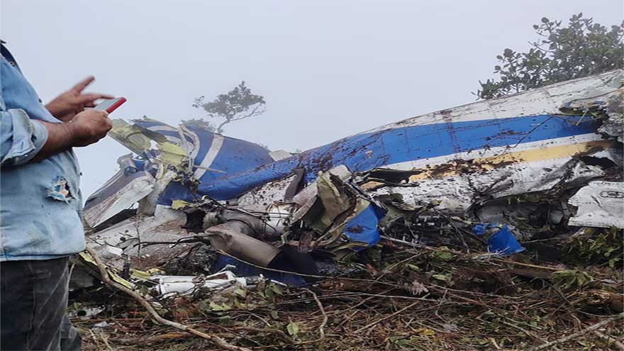 Plane crash in Colombia kills 15, including politician