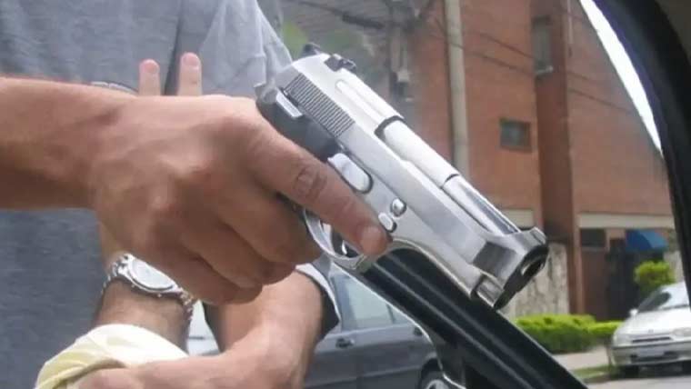 ڈاکوؤں نے 2 کروڑ کی چاندی فروخت کر کے جانیوالے شہری کو لوٹ لیا