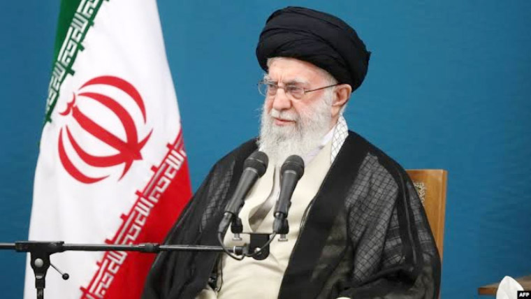 آیت اللّٰہ علی خامنہ ای کی آخری رسومات کے موقع پر عام تعطیل اور یومِ سوگ کا اعلان