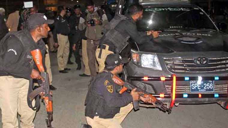 کراچی میں شاہین فورس کا کامیاب آپریشن، مبینہ پولیس مقابلے میں دو ڈاکو ہلاک