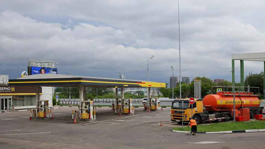 Russian frustration rises as fuel crisis bites