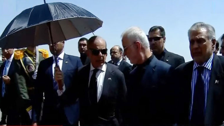 وزیراعظم شہباز شریف آیت اللہ علی خامنہ ای کی نماز جنازہ کیلئے ایران پہنچ گئے