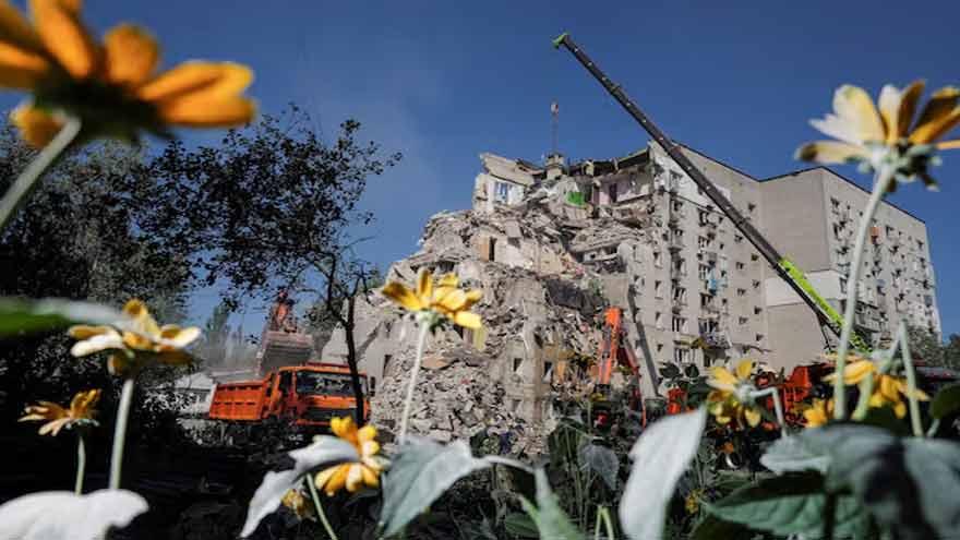 Ukrainian rescuers clear rubble as Kyiv mourns 30 killed in Russian attack
