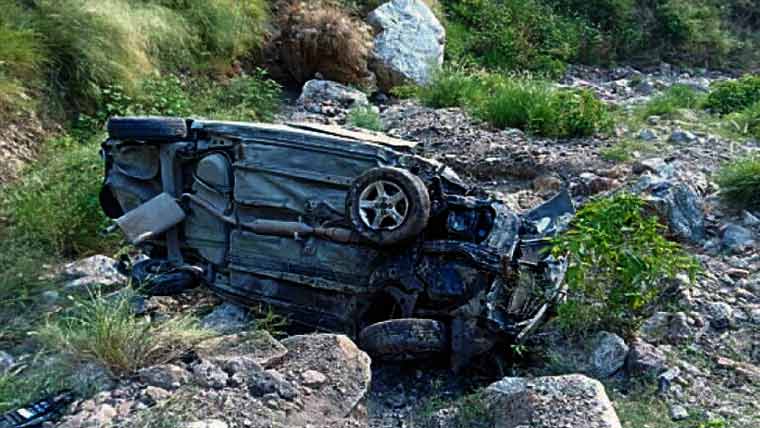 دکی میں منگنی سے واپس آنے والی وین کھائی میں گر گئی، ایک شخص جاں بحق، 18 زخمی