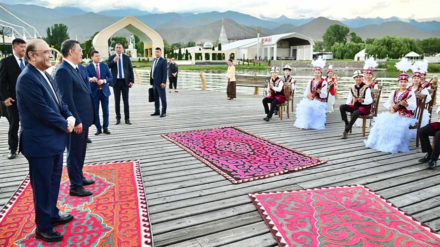 President Zardari visits Rukh Ordo Cultural Center in Kyrgyzstan