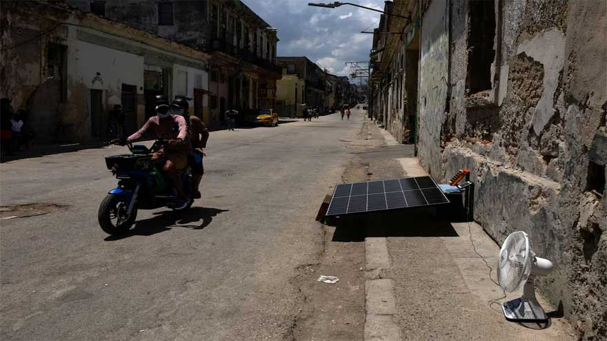 Cuba begins to restore power to Havana following nationwide blackout