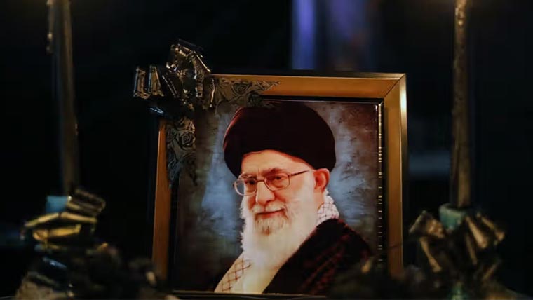 شہید ایرانی سپریم لیڈر آیت اللہ علی خامنہ ای کو مشہد میں سپرد خاک کر دیا گیا