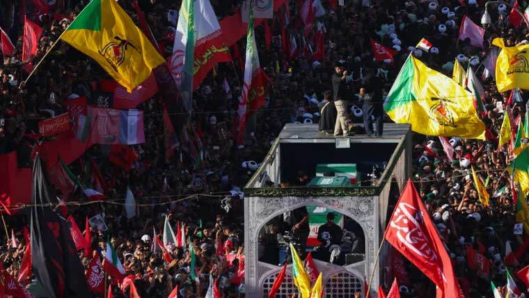 شہید علی خامنہ ای مشہد میں روضہ امام رضا کے قریب سپرد خاک