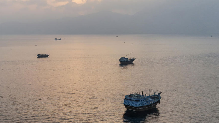Hormuz traffic slumps as US, Iran trade strikes