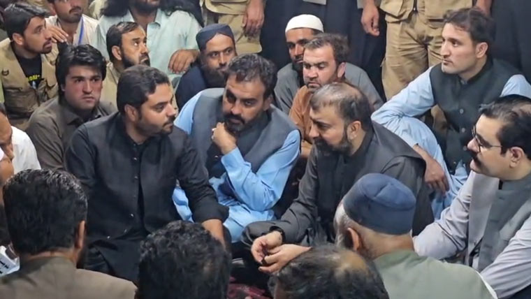 وزیراعلیٰ بلوچستان کی شہدا کے لواحقین سے ملاقات، دھرنا ختم کرنے کا اعلان
