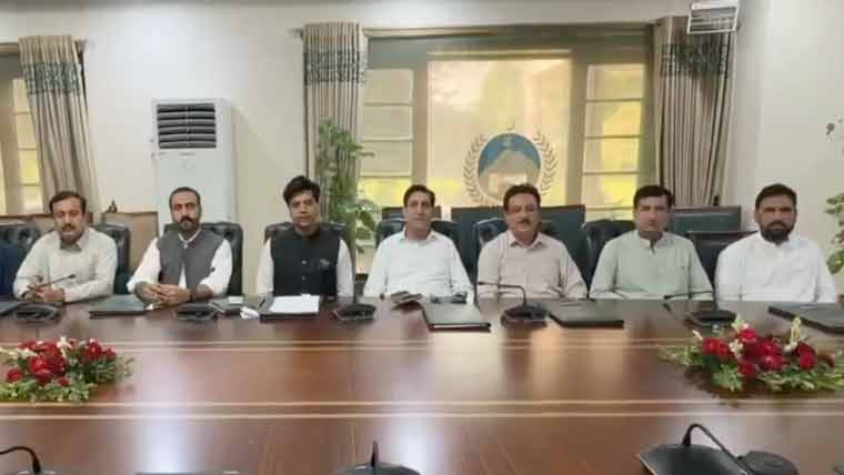 عوامی دباؤ  پر کے پی حکومت کا مراعاتی بل کی متنازع شقیں واپس لینے کا فیصلہ