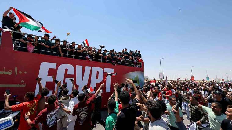 مصر کی فٹبال ٹیم کی وطن واپسی، ہزاروں افراد کا شاندار استقبال