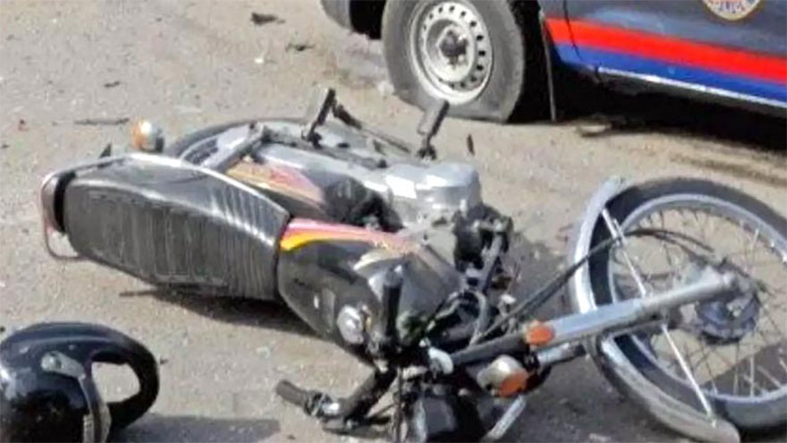Two killed, one injured as unidentified vehicle hits motorcycle in Karachi