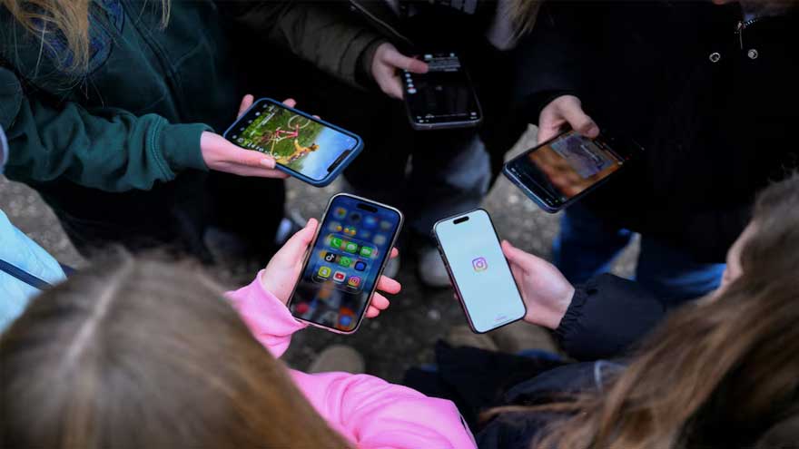 EU plans age-based restrictions on children's access to social media