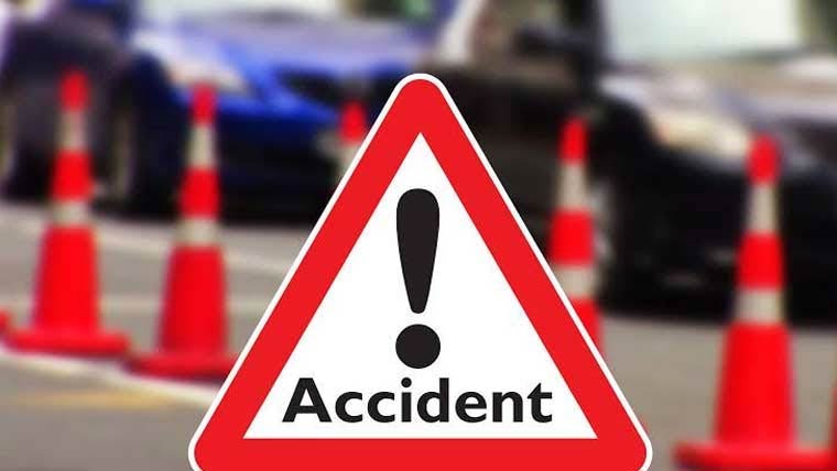مریدکے: تیز رفتار ٹرالر نے کار کو روند ڈالا، ساس اور بہو جاں بحق، 3 افراد زخمی