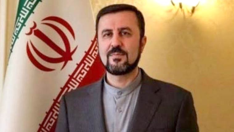 جنگ کی صورت میں ایران آبنائے ہرمز پر مکمل کنٹرول سنبھالے گا: کاظم غریب آبادی