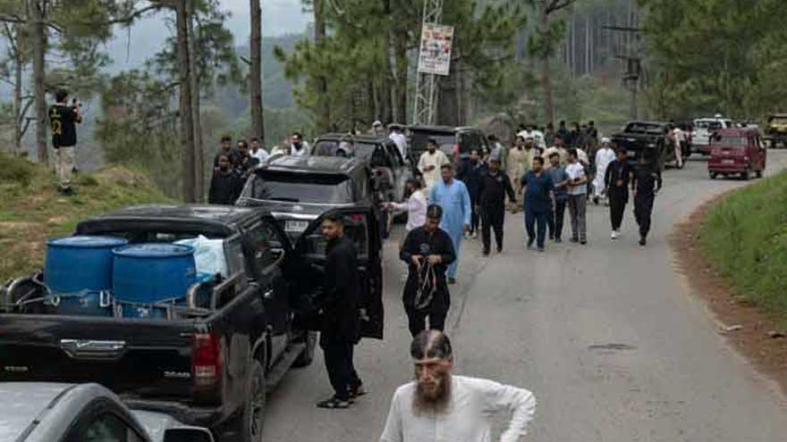 Former AJK PM Sardar Tanveer Ilyas' guard killed in convoy attack