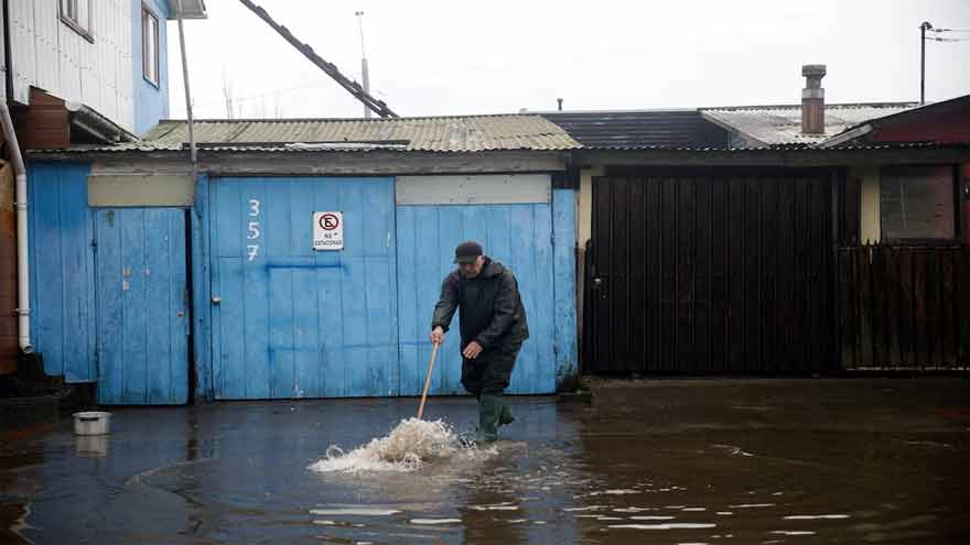 Chile storms kill three, displace hundreds as heaviest rains expected