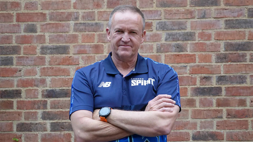 Flower rules himself out of England Test job running