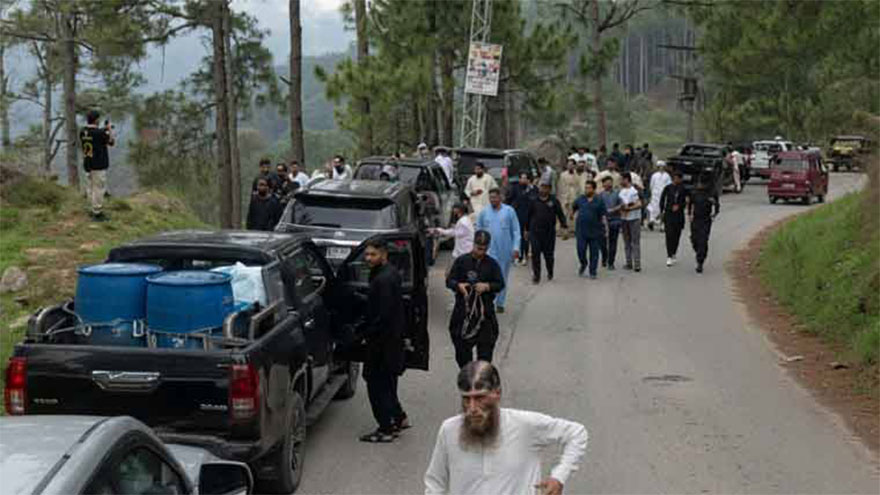 Guard killed in attack on ex-AJK PM Sardar Tanveer's convoy in AJK
