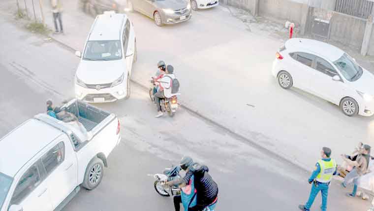 شدید دھند نے مری کو لپیٹ میں لے لیا، حدِ نگاہ متاثر ہونے سے انتباہ جاری