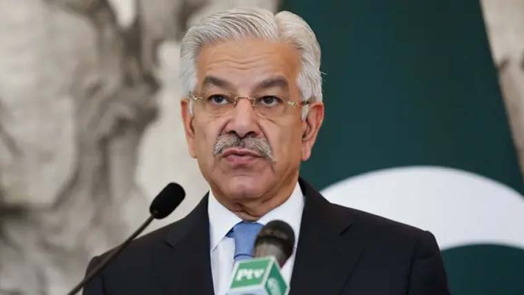 لندن میں بیٹھے 'کاٹھے کشمیری' تقسیم نہ پھیلائیں: خواجہ آصف