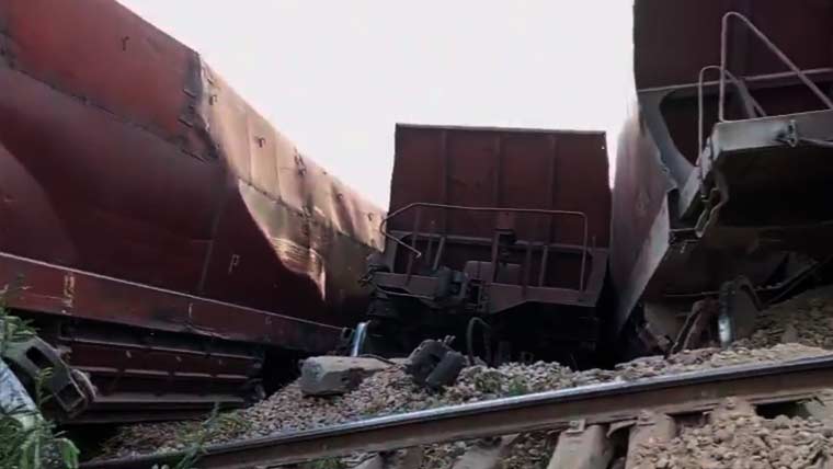 مال بردار ٹرین حادثہ: کراچی سے لاہور سمیت مختلف روٹس کی ٹرینیں منسوخ