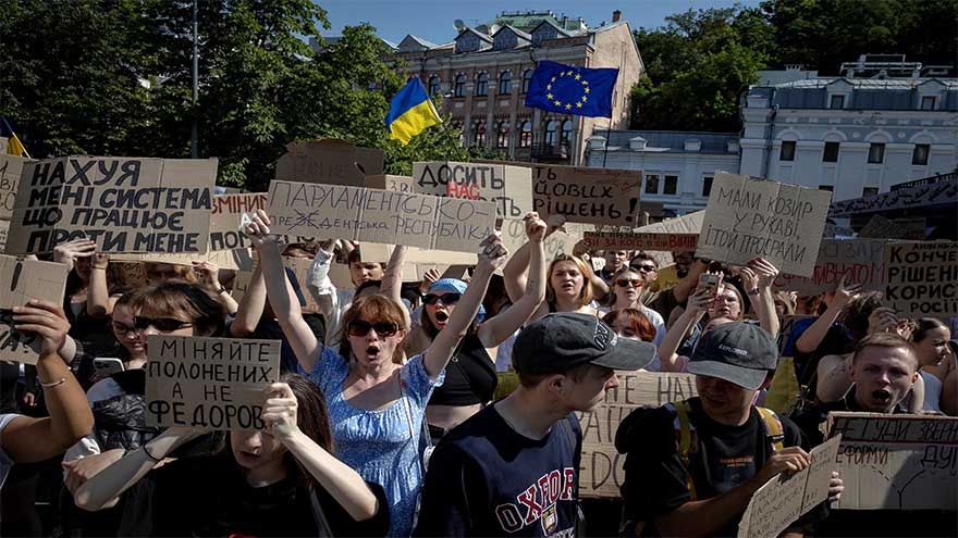 Zelensky faces deepening political crisis as protests dig in