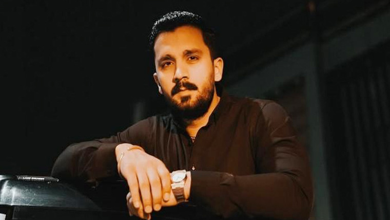 رجب بٹ نے اہلیہ سے صلح کی افواہوں کی تردید کر دی