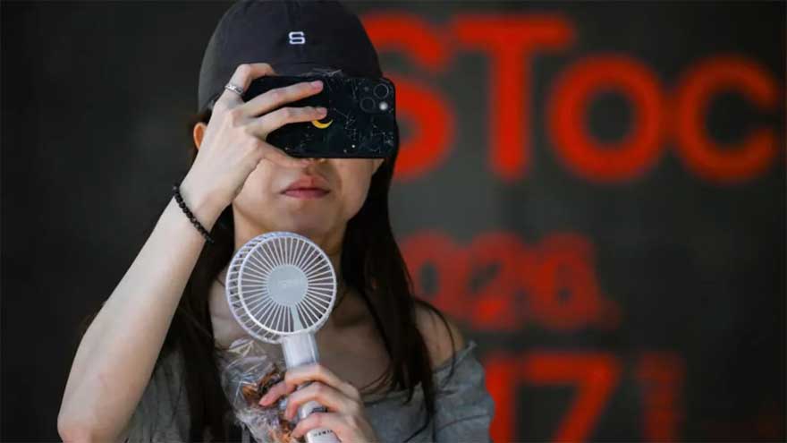 Japan cities 'cruelly hot' for first time