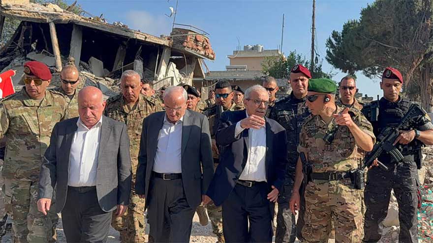 Lebanon PM says Beirut working for 'complete Israeli withdrawal'