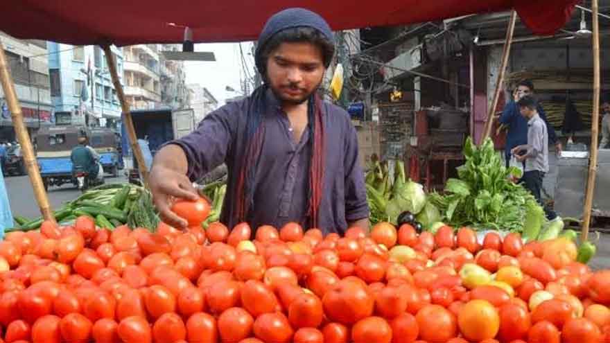 Tomato prices soar to Rs500 per kg in Karachi