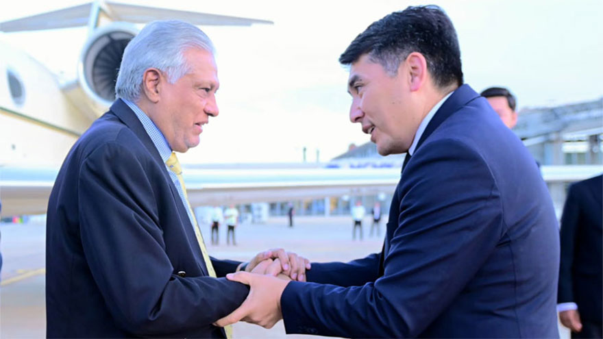 Dar reaches Kyrgyz Republic for SCO-CFM meeting