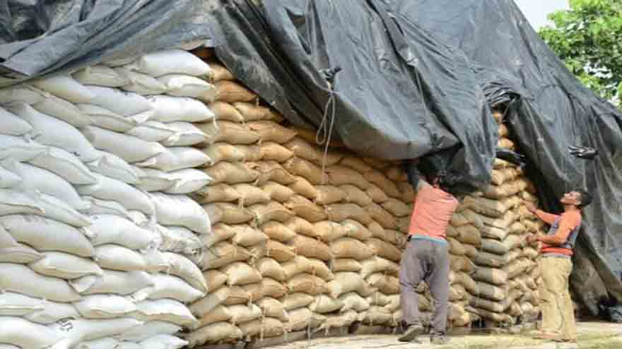 Five Sindh food dept officials suspended for abetting wheat hoarders