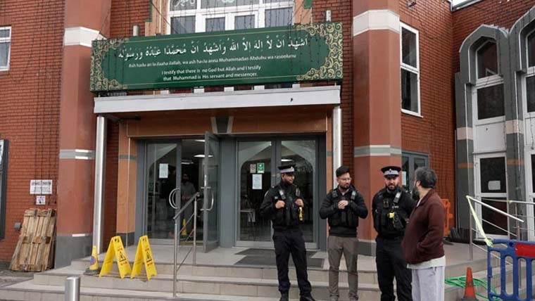 برطانیہ میں ایک برس کے دوران مساجد پر 70 حملے و نفرت انگیز واقعات