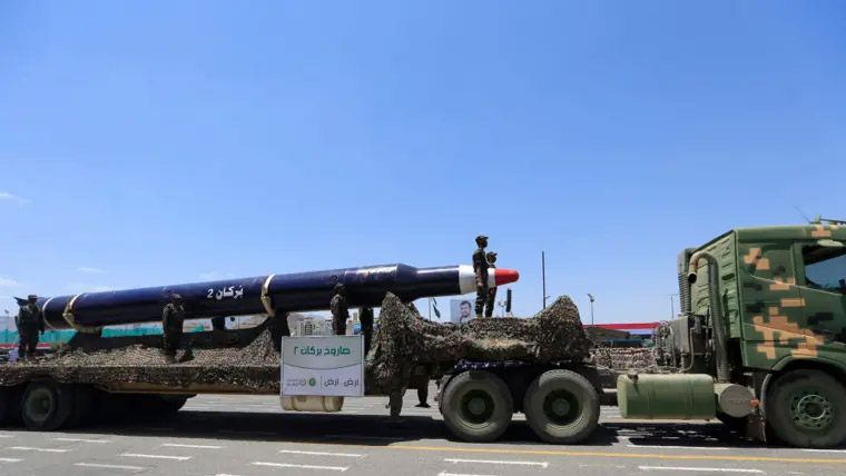 یمنی حوثیوں نے الحدیدہ پر حملے کے بعد سعودی شہر جازان پر میزائل داغ دیا