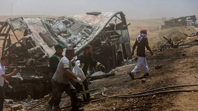  شام میں مسافر بس اور فورسز کی گاڑی میں تصادم، 35 افراد جاں بحق