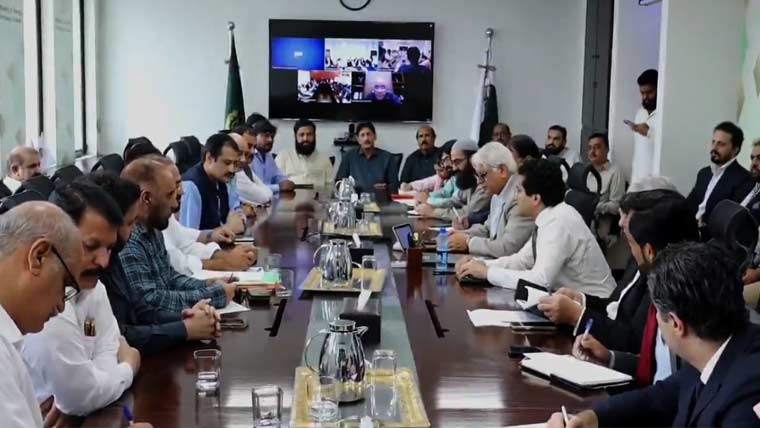 وفاقی وزیرِ پٹرولیم کی آئل ٹینکر کنٹریکٹرز سے ملاقات، مسائل کے حل کیلئے کمیٹی قائم