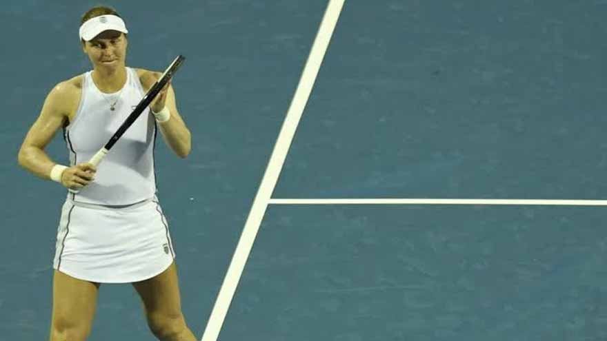 Former DC champ Liudmila Samsonova wins opener
