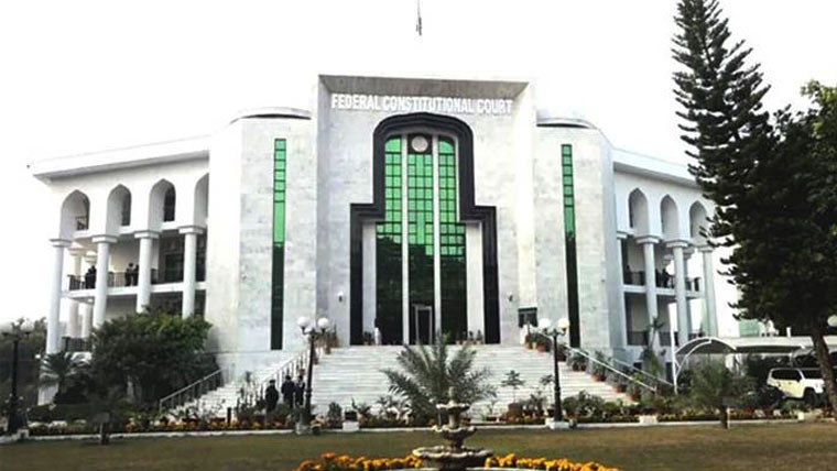عمران خان رہائی فورس کیس: آئینی عدالت کا فریقین کو جواب جمع کرانے کیلئے مہلت