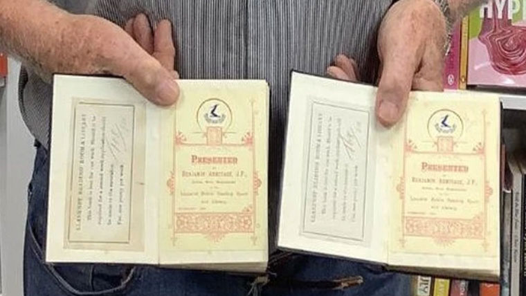 برطانیہ: 116 سال بعد لائبریری کو کتابیں واپس لوٹا دی گئیں